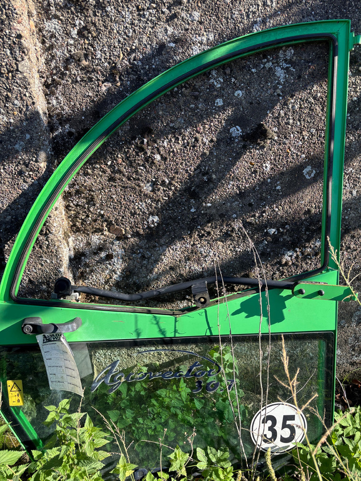DEUTZ-FAHR Agrovector 30.7 Drzwi Lewe - דלת וחלקים עבור מכונה חקלאית: תמונה 1 DEUTZ-FAHR Agrovector 30.7 Drzwi Lewe - דלת וחלקים עבור מכונה חקלאית: תמונה 1