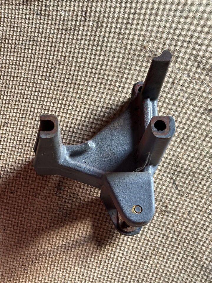 Deutz TD2011 D2011 D2011L04W Uchwyt Alternatora 04102472 04102472R - אלטרנטור עבור מכונה חקלאית: תמונה 3 Deutz TD2011 D2011 D2011L04W Uchwyt Alternatora 04102472 04102472R - אלטרנטור עבור מכונה חקלאית: תמונה 3