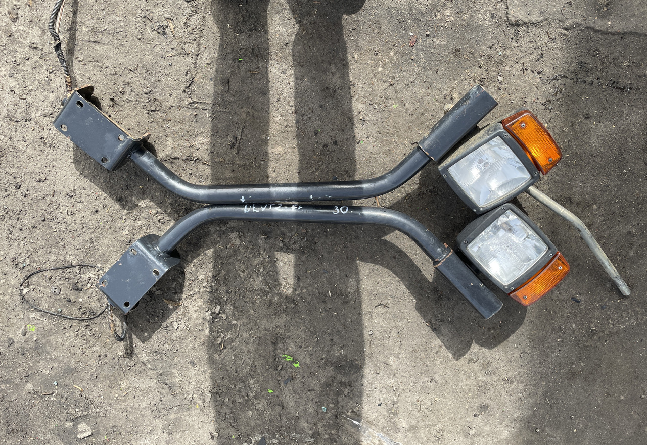 Deuzt-Fahr Agrovector 30.7 - lampy przednie reflektor - פנס קדמי עבור מכונה חקלאית: תמונה 1 Deuzt-Fahr Agrovector 30.7 - lampy przednie reflektor - פנס קדמי עבור מכונה חקלאית: תמונה 1