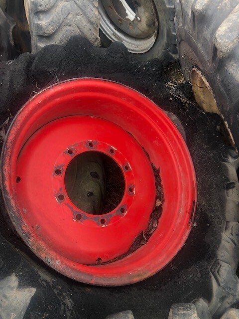 Felga 15x28 Fendt - חישוק עבור מכונה חקלאית: תמונה 2 Felga 15x28 Fendt - חישוק עבור מכונה חקלאית: תמונה 2