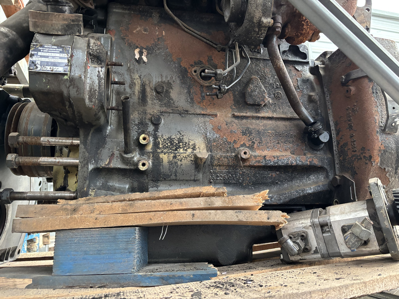 Fendt 309 Deutz TD226-B4 MWM Silnik Blok Pokrywa Obudowa Koło Zamachowe Miska Olejowa CZĘŚCI - גלגל תנופה עבור מכונה חקלאית: תמונה 5 Fendt 309 Deutz TD226-B4 MWM Silnik Blok Pokrywa Obudowa Koło Zamachowe Miska Olejowa CZĘŚCI - גלגל תנופה עבור מכונה חקלאית: תמונה 5