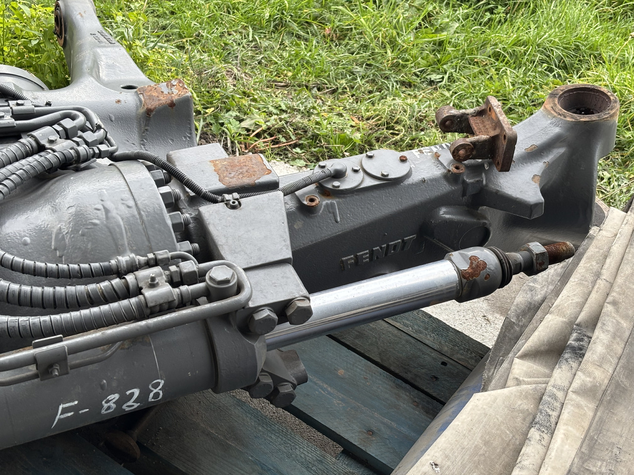 Fendt 828 Obudowa Osi Łuk Osi 755/137 F835300020180 F835300020160 E835300020012 - סרן אחורי עבור מכונה חקלאית: תמונה 2 Fendt 828 Obudowa Osi Łuk Osi 755/137 F835300020180 F835300020160 E835300020012 - סרן אחורי עבור מכונה חקלאית: תמונה 2