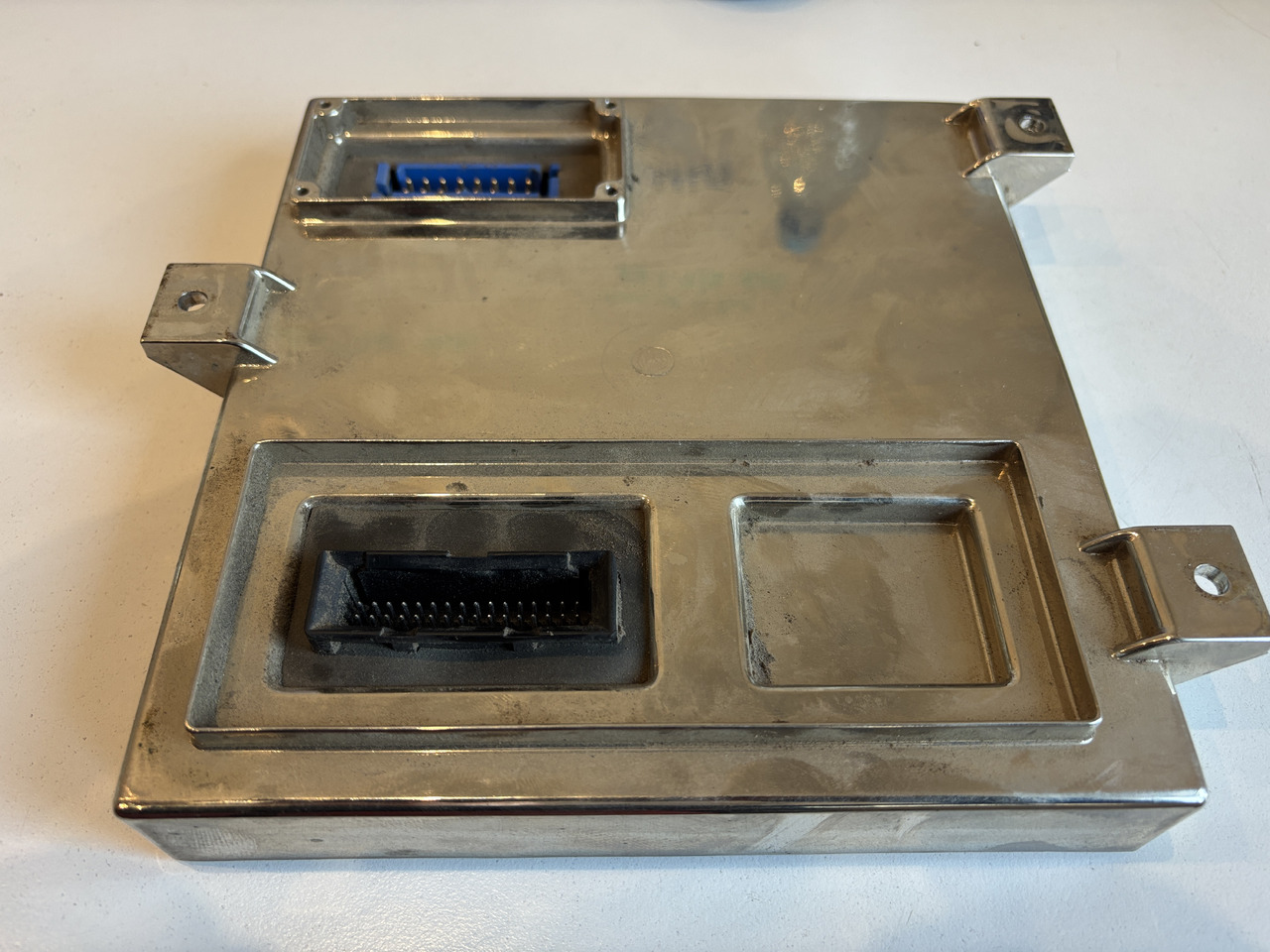 Ford 8670 8790 8890 8990 - sterownik silnika ECU 86512103 86013117 86025963 - מערכת חשמל עבור מכונה חקלאית: תמונה 2 Ford 8670 8790 8890 8990 - sterownik silnika ECU 86512103 86013117 86025963 - מערכת חשמל עבור מכונה חקלאית: תמונה 2