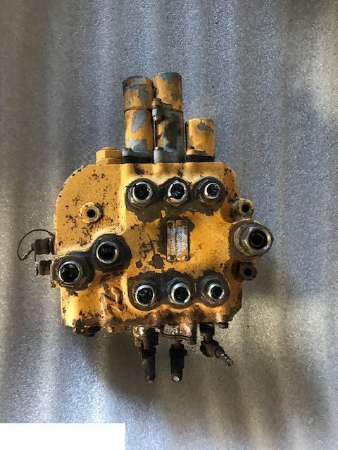 JCB 3cx - Rozdzielacz Przedni - שסתום הידרולי עבור מחפרון: תמונה 2 JCB 3cx - Rozdzielacz Przedni - שסתום הידרולי עבור מחפרון: תמונה 2