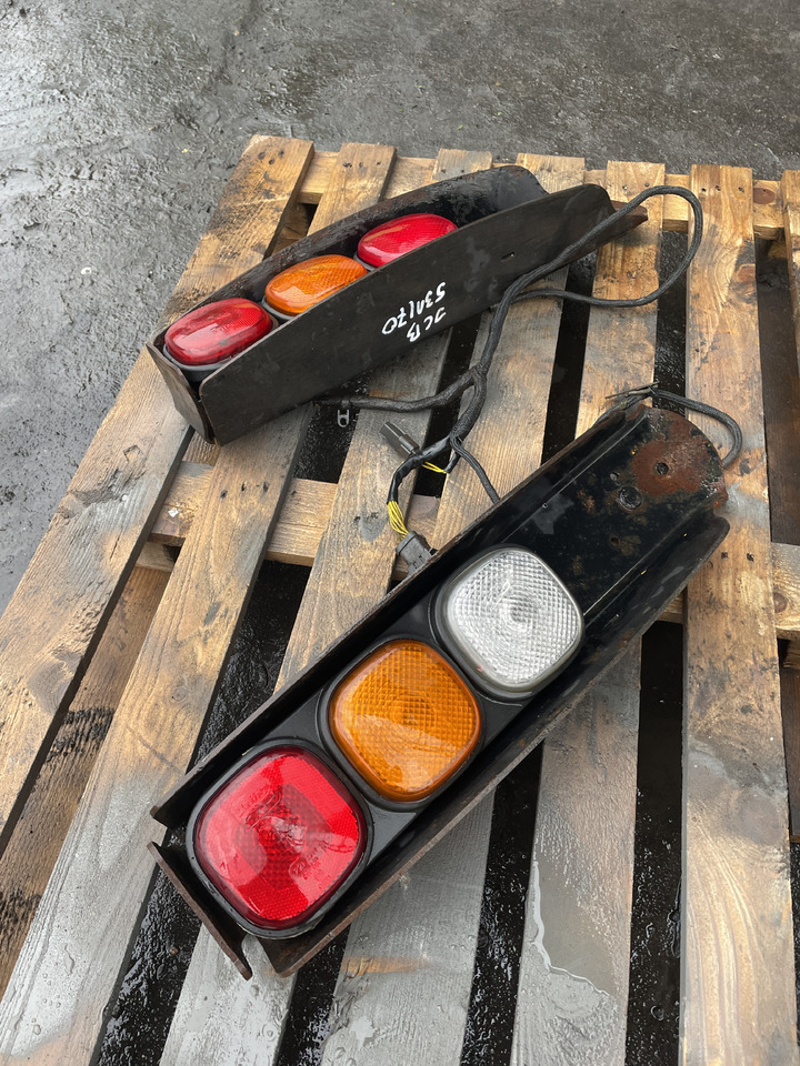 JCB 531 541 - lampy tylne 700/50-129 - פנס אחורי עבור מכונת בנייה: תמונה 1 JCB 531 541 - lampy tylne 700/50-129 - פנס אחורי עבור מכונת בנייה: תמונה 1