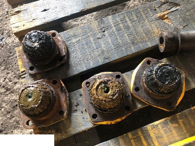 Jcb 3cx - Sworzeń Zwrotnicy - מפרק היגוי עבור מכונה חקלאית: תמונה 1 Jcb 3cx - Sworzeń Zwrotnicy - מפרק היגוי עבור מכונה חקלאית: תמונה 1