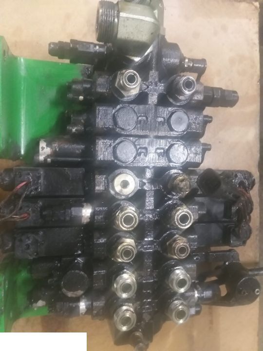 John Deere 3400 - Rozdzielacz - שסתום הידרולי עבור מפעיל טלסקופי: תמונה 2 John Deere 3400 - Rozdzielacz - שסתום הידרולי עבור מפעיל טלסקופי: תמונה 2