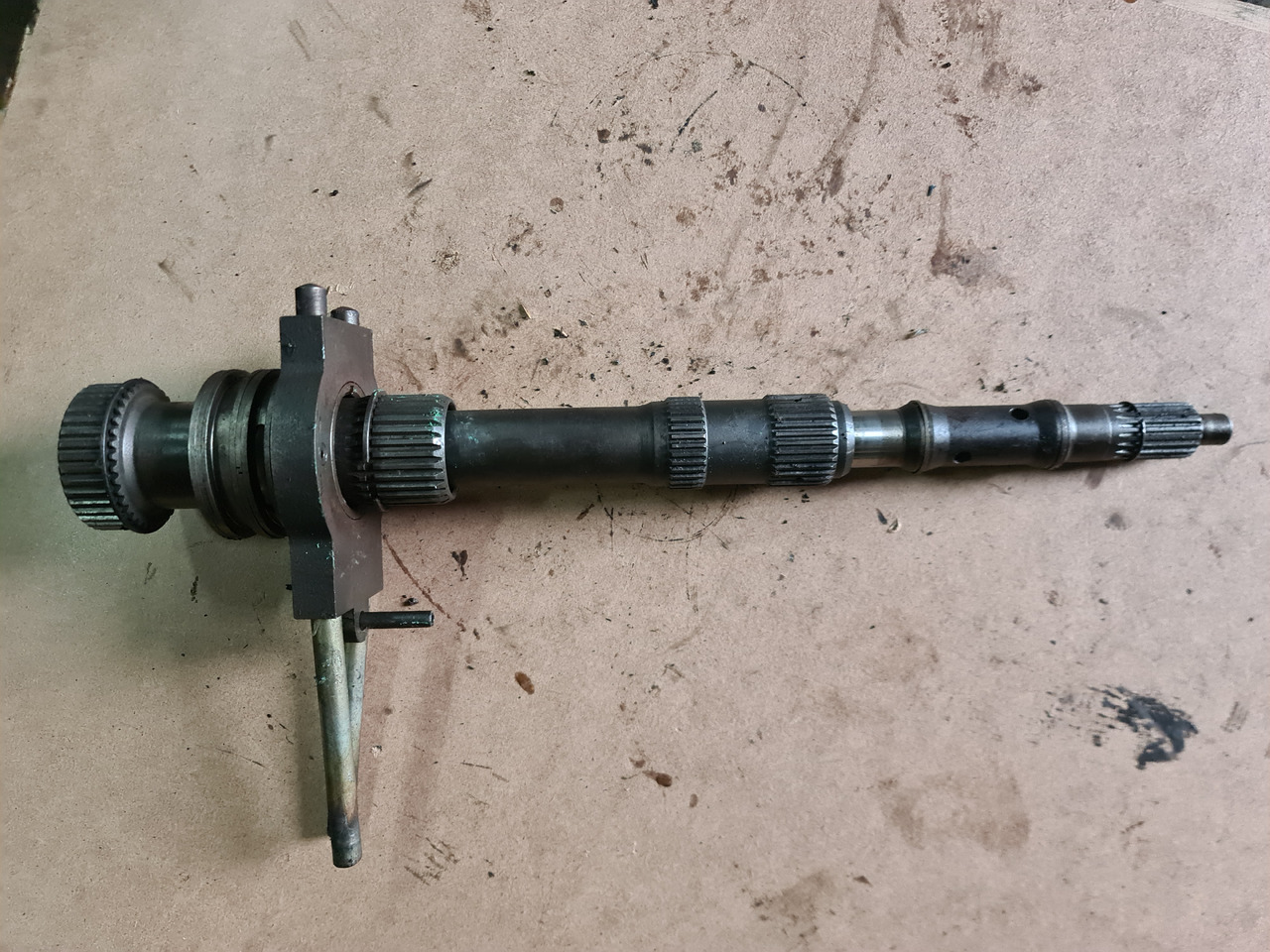 John Deere 4650, 4850 WAŁ NAPĘDOWY R89463 RE35974 R70800 AR94272 - גל הנעה עבור מכונה חקלאית: תמונה 1 John Deere 4650, 4850 WAŁ NAPĘDOWY R89463 RE35974 R70800 AR94272 - גל הנעה עבור מכונה חקלאית: תמונה 1