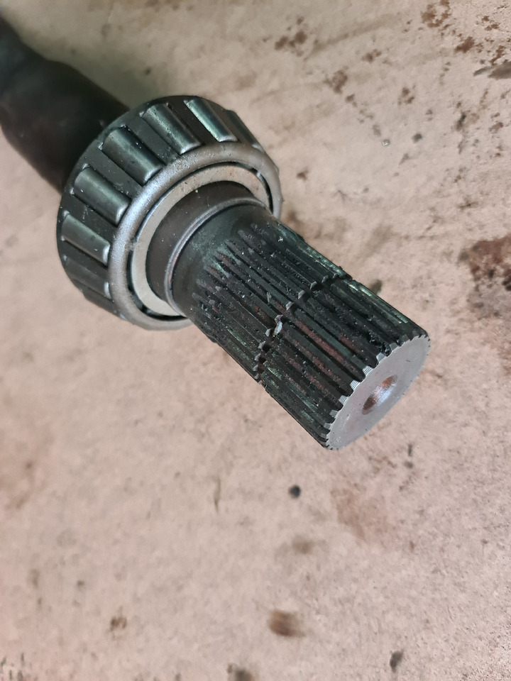 John Deere 4650 4850 Wał Napędowy Pierścień Łożysko R71495 R80327 JD10129 - גל הנעה עבור מכונה חקלאית: תמונה 2 John Deere 4650 4850 Wał Napędowy Pierścień Łożysko R71495 R80327 JD10129 - גל הנעה עבור מכונה חקלאית: תמונה 2