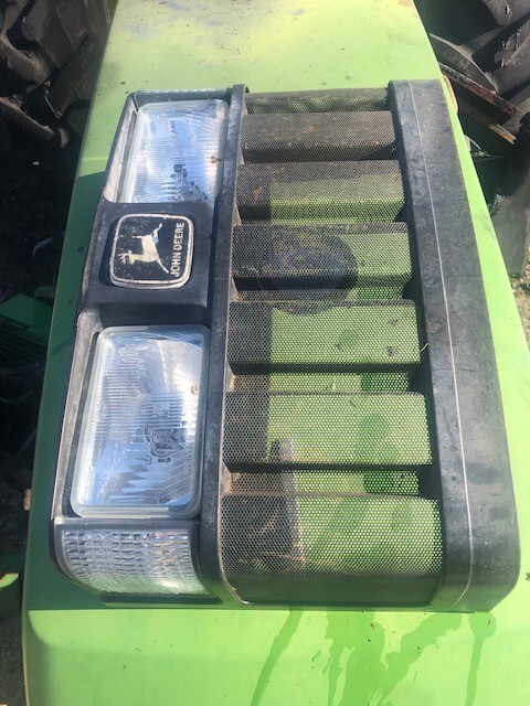 John Deere 6000 , 6010 Grill przedni kompletny - גריל עבור מכונה חקלאית: תמונה 1 John Deere 6000 , 6010 Grill przedni kompletny - גריל עבור מכונה חקלאית: תמונה 1