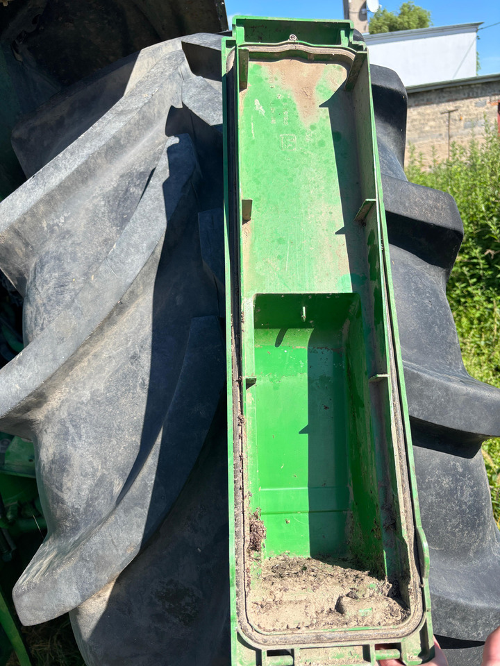 John Deere 6010 6200 6400 6510 Pokrywa obudowy filtra powietrza kabinowego AL153003 - מסנן תא נוסעים עבור מכונה חקלאית: תמונה 2 John Deere 6010 6200 6400 6510 Pokrywa obudowy filtra powietrza kabinowego AL153003 - מסנן תא נוסעים עבור מכונה חקלאית: תמונה 2