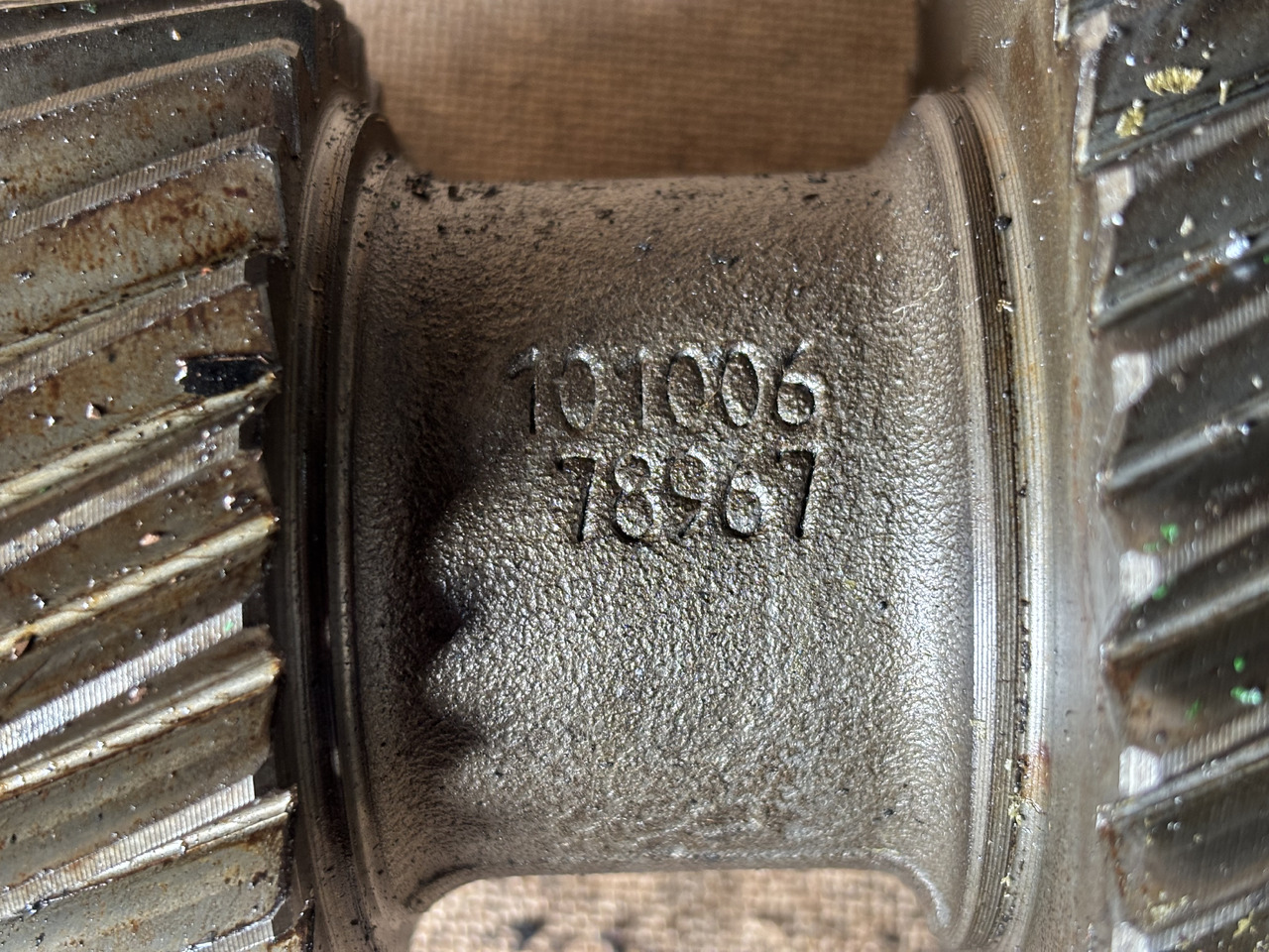 John Deere 6100 6200 6300 6400 6500 6600 Wał Napędowy L101006 L78967 - גל הנעה עבור מכונה חקלאית: תמונה 4 John Deere 6100 6200 6300 6400 6500 6600 Wał Napędowy L101006 L78967 - גל הנעה עבור מכונה חקלאית: תמונה 4