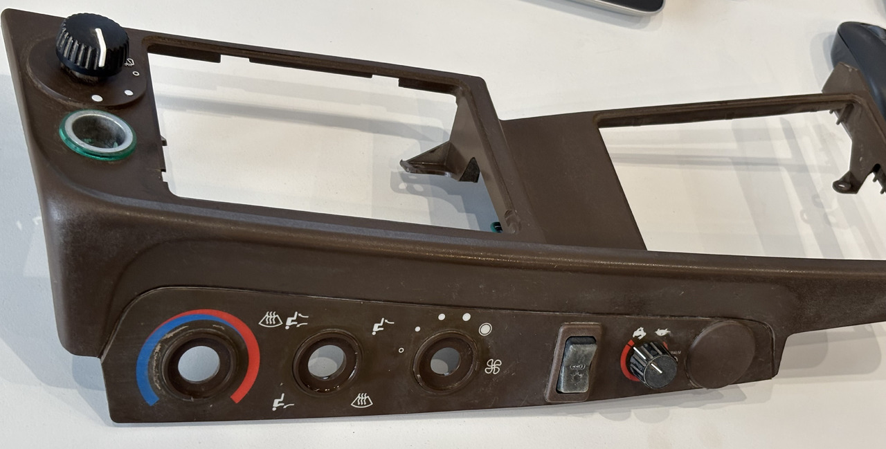 John Deere 6110 6210 Obudowa Ramka Mocowanie L165832 - תא ופנים הרכב עבור מכונה חקלאית: תמונה 4 John Deere 6110 6210 Obudowa Ramka Mocowanie L165832 - תא ופנים הרכב עבור מכונה חקלאית: תמונה 4