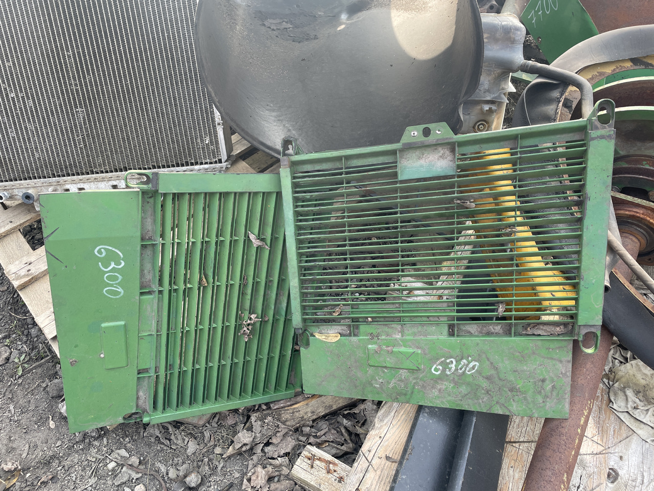 John Deere 6300 - kratka - גריל עבור מכונה חקלאית: תמונה 1 John Deere 6300 - kratka - גריל עבור מכונה חקלאית: תמונה 1