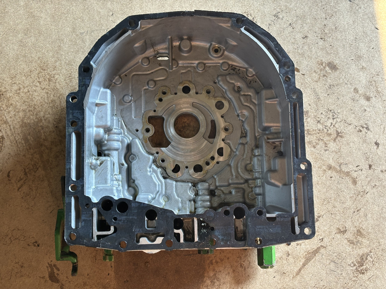 John Deere 6810, 6910 Obudowa Skrzyni Osłona Ramię R121885 R119441 - גוף וחלק חיצוני עבור טרקטור חקלאי: תמונה 1 John Deere 6810, 6910 Obudowa Skrzyni Osłona Ramię R121885 R119441 - גוף וחלק חיצוני עבור טרקטור חקלאי: תמונה 1