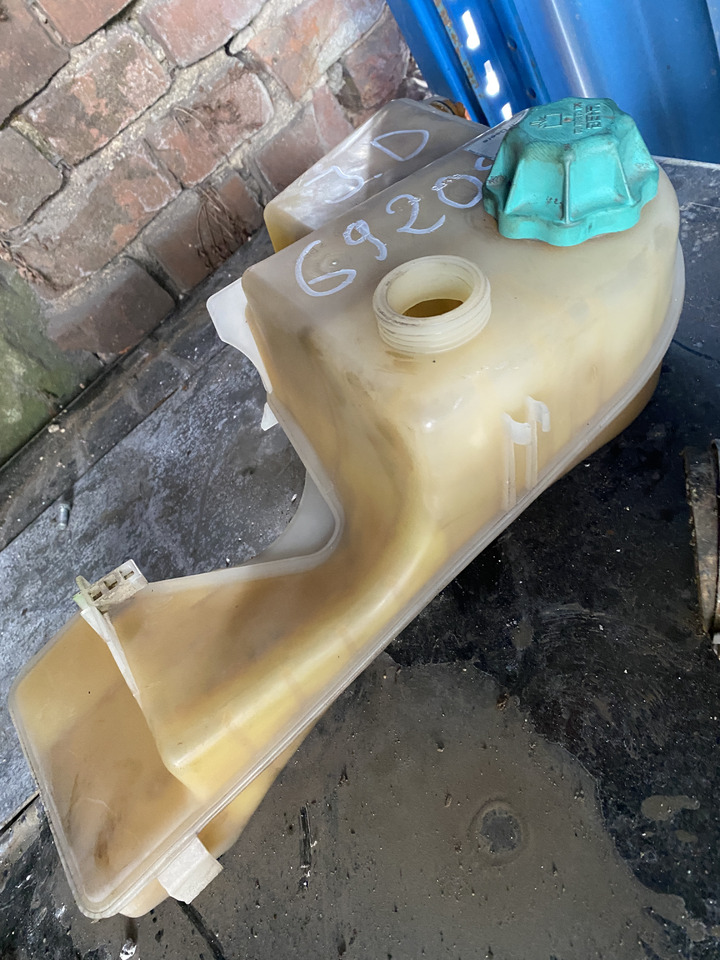 John Deere 6820 6920 6920S - zbiorniczek zbiornik chłodnicy AL169733 - מערכת קירור עבור מכונה חקלאית: תמונה 1 John Deere 6820 6920 6920S - zbiorniczek zbiornik chłodnicy AL169733 - מערכת קירור עבור מכונה חקלאית: תמונה 1