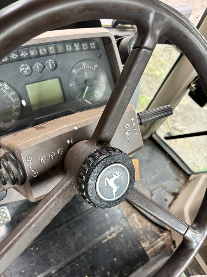 John Deere 6820 6920 - kabina plastiki licznik przełączniki - תא ופנים הרכב: תמונה 2 John Deere 6820 6920 - kabina plastiki licznik przełączniki - תא ופנים הרכב: תמונה 2