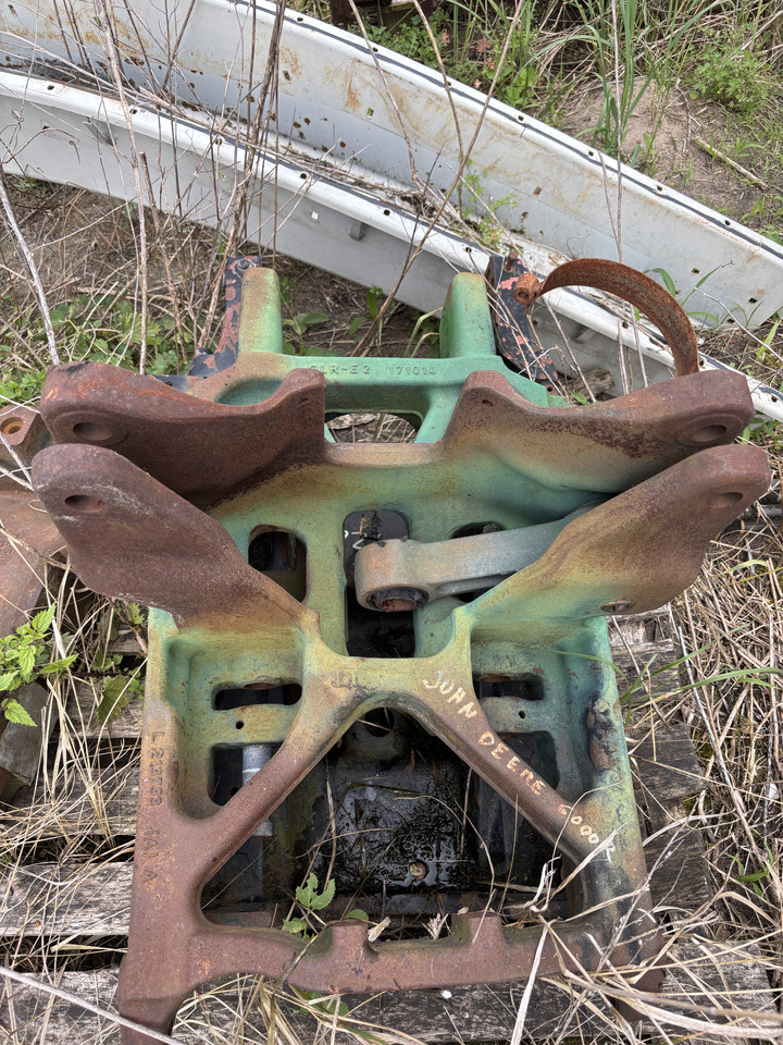 John Deere 6xxxR - support osi przedniej L213734 L213733 - סרן קדמי: תמונה 1 John Deere 6xxxR - support osi przedniej L213734 L213733 - סרן קדמי: תמונה 1