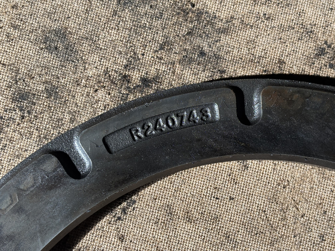 John Deere 7200 7230 7630 7830 7930 7M 230 Docisk Hamulca Płytka R226506 R240743 - דיסק בלמים עבור מכונה חקלאית: תמונה 3 John Deere 7200 7230 7630 7830 7930 7M 230 Docisk Hamulca Płytka R226506 R240743 - דיסק בלמים עבור מכונה חקלאית: תמונה 3