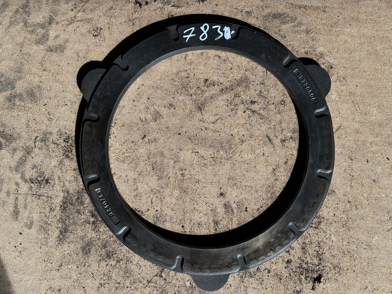 John Deere 7200 7230 7630 7830 7930 7M 230 Docisk Hamulca Płytka R226506 R240743 - דיסק בלמים עבור מכונה חקלאית: תמונה 1 John Deere 7200 7230 7630 7830 7930 7M 230 Docisk Hamulca Płytka R226506 R240743 - דיסק בלמים עבור מכונה חקלאית: תמונה 1