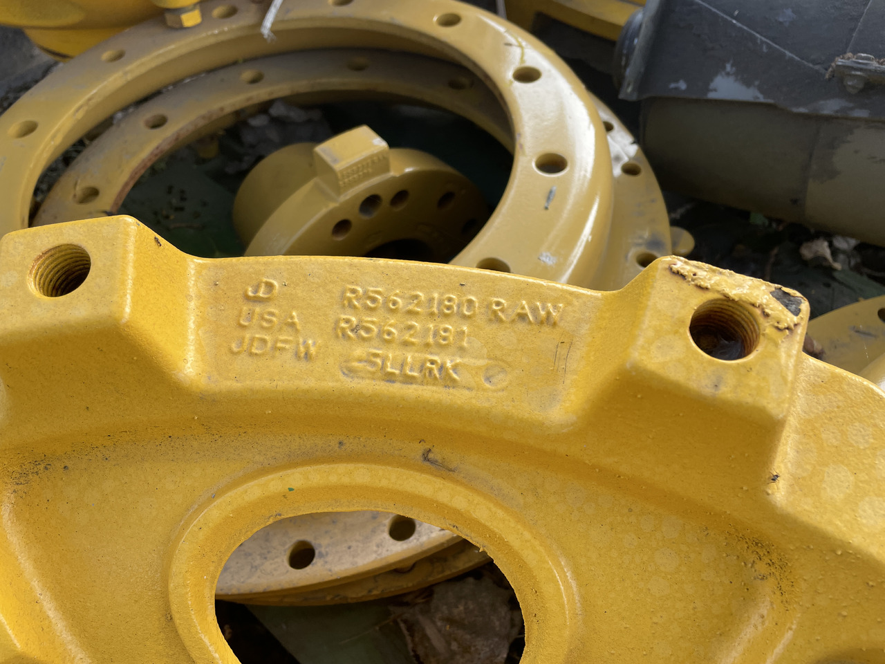 John Deere 7R350 8285R 8370R - Piasta Koła R562180 R562181 - רכזת גלגלים עבור מכונה חקלאית: תמונה 2 John Deere 7R350 8285R 8370R - Piasta Koła R562180 R562181 - רכזת גלגלים עבור מכונה חקלאית: תמונה 2