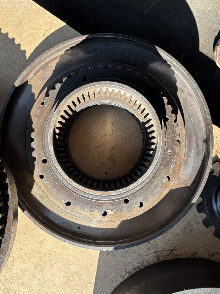 John Deere 7RXXX 7R330 7R 330 Piasta przedniego mostu TA27517 - רכזת גלגלים עבור מכונה חקלאית: תמונה 2 John Deere 7RXXX 7R330 7R 330 Piasta przedniego mostu TA27517 - רכזת גלגלים עבור מכונה חקלאית: תמונה 2