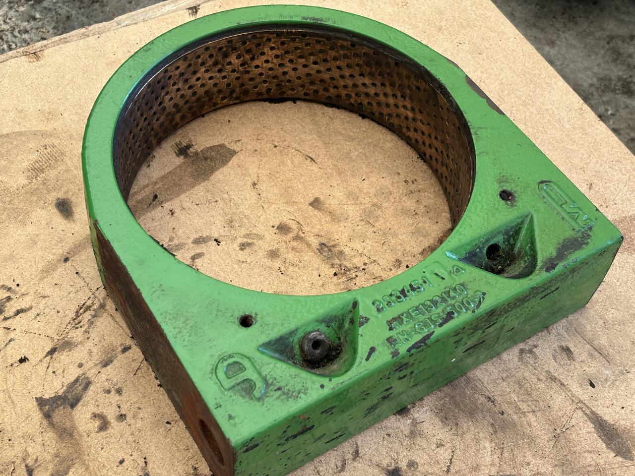 John Deere 8200 8400 8600 9600 Obudowa Głowicy Tnącej HXE132140 - גוף וחלק חיצוני עבור מקצרה: תמונה 2 John Deere 8200 8400 8600 9600 Obudowa Głowicy Tnącej HXE132140 - גוף וחלק חיצוני עבור מקצרה: תמונה 2