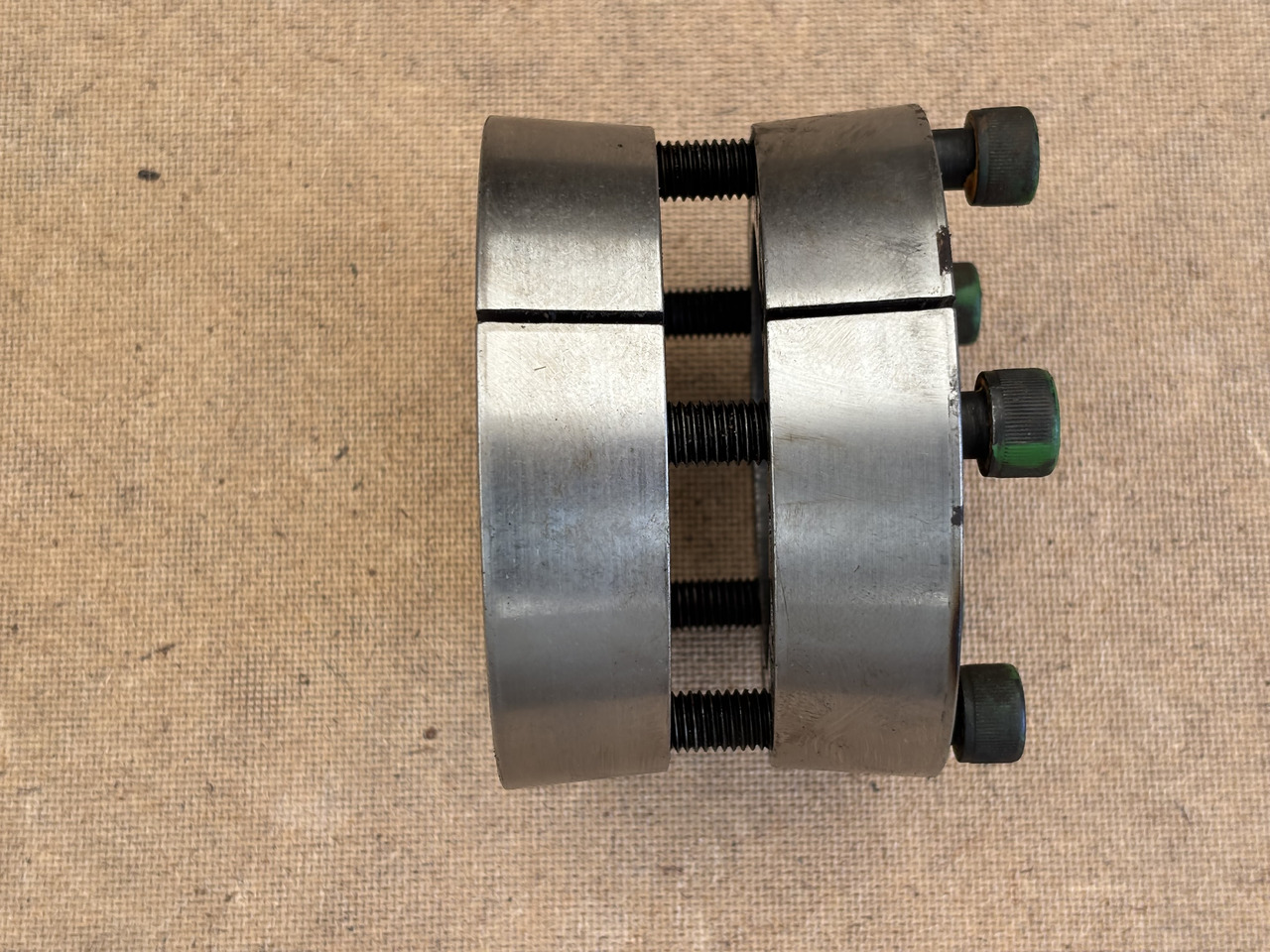 John Deere 8200 8400 8600 9600 Piasta koła pasowego głowicy tnącej AZ103733 - רכזת גלגלים עבור מכונה חקלאית: תמונה 3 John Deere 8200 8400 8600 9600 Piasta koła pasowego głowicy tnącej AZ103733 - רכזת גלגלים עבור מכונה חקלאית: תמונה 3