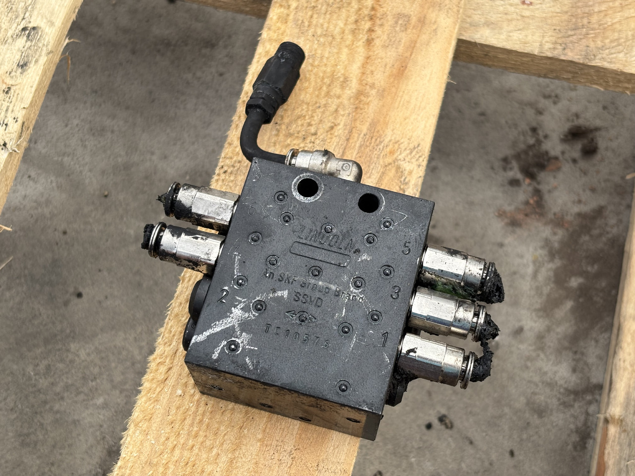 John Deere 8600 Rozdzielacz Hydrauliczny - שסתום הידרולי עבור מכונה חקלאית: תמונה 1 John Deere 8600 Rozdzielacz Hydrauliczny - שסתום הידרולי עבור מכונה חקלאית: תמונה 1