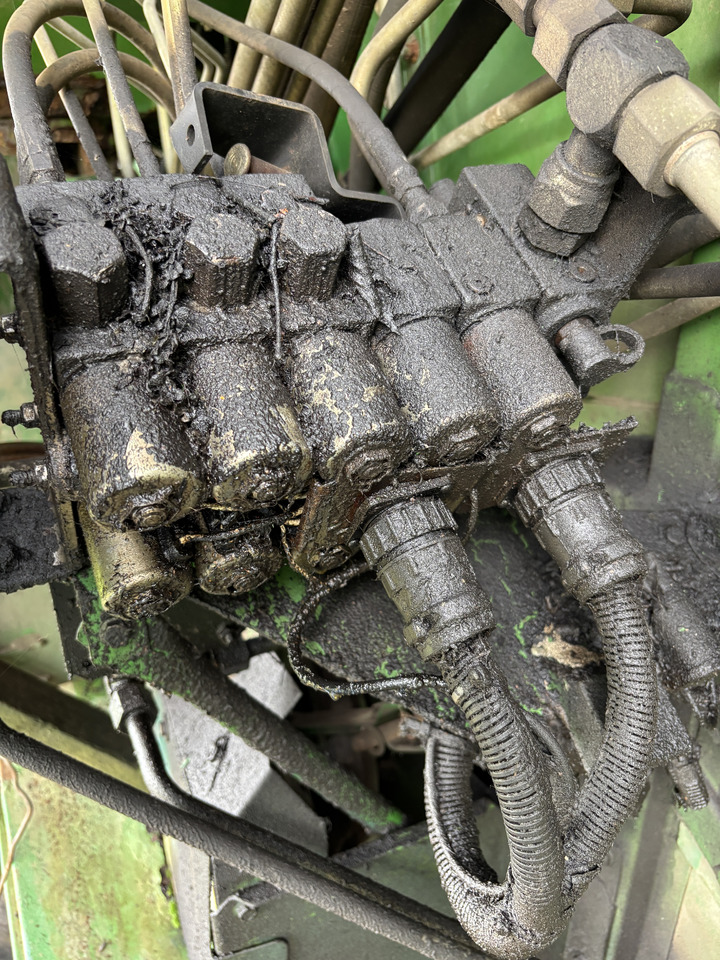 John Deere CTS WTS STS - rozdzielacz hydrauliczny sekcje - שסתום הידרולי עבור מכונה חקלאית: תמונה 1 John Deere CTS WTS STS - rozdzielacz hydrauliczny sekcje - שסתום הידרולי עבור מכונה חקלאית: תמונה 1