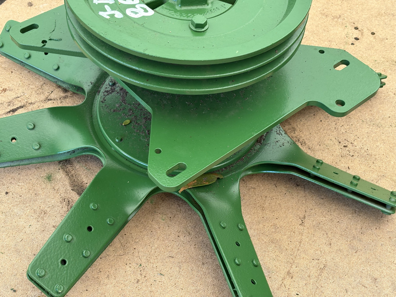 John Deere piasta + wiatrak wentylator fan H128327 - מאוורר עבור מכונה חקלאית: תמונה 4 John Deere piasta + wiatrak wentylator fan H128327 - מאוורר עבור מכונה חקלאית: תמונה 4
