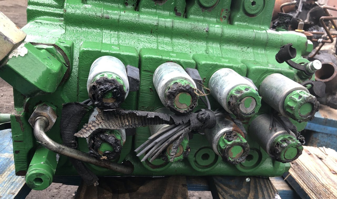 John Deere-rozdzielacz/John Deere 9420 - שסתום הידרולי עבור מכונה חקלאית: תמונה 2 John Deere-rozdzielacz/John Deere 9420 - שסתום הידרולי עבור מכונה חקלאית: תמונה 2