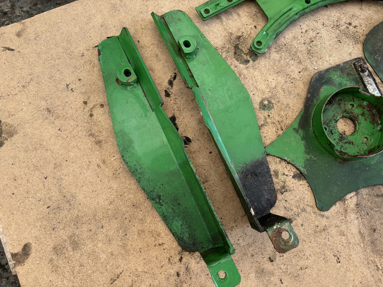 Johne Deere 8600 Obudowa Osłona Blacha Mocowanie - גוף וחלק חיצוני עבור מכונה חקלאית: תמונה 2 Johne Deere 8600 Obudowa Osłona Blacha Mocowanie - גוף וחלק חיצוני עבור מכונה חקלאית: תמונה 2