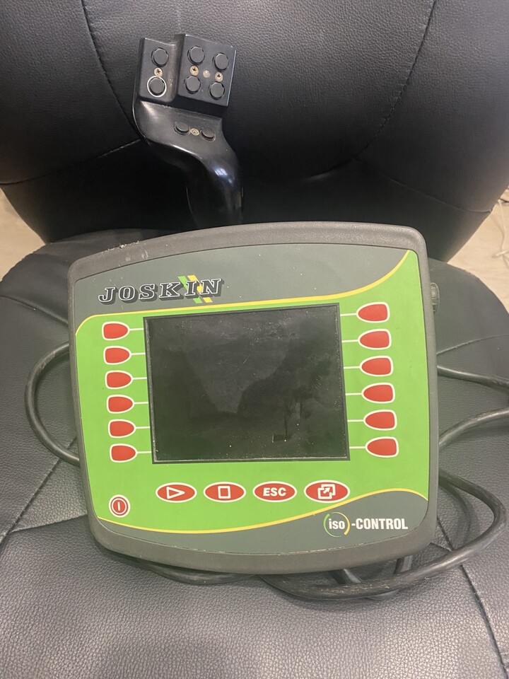 Joskin ISO Control + Joystick - תא ופנים הרכב עבור מכונה חקלאית: תמונה 1 Joskin ISO Control + Joystick - תא ופנים הרכב עבור מכונה חקלאית: תמונה 1