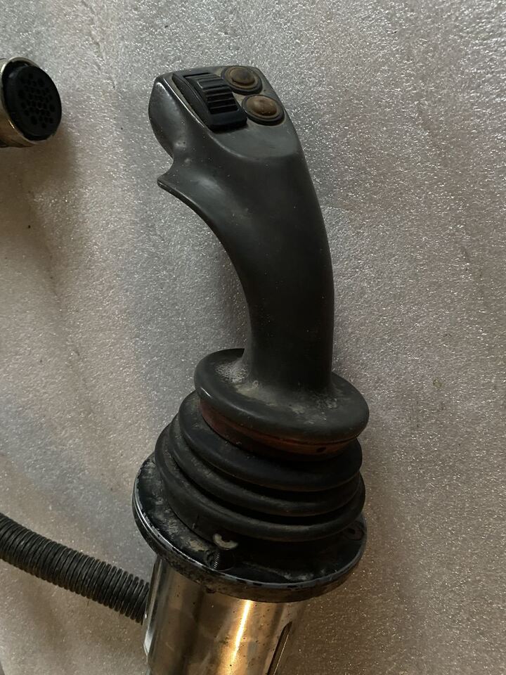 Joystick - Dźojstik Sauer Danfoss PROF1 - 162F0383 - תא ופנים הרכב עבור מכונה חקלאית: תמונה 1 Joystick - Dźojstik Sauer Danfoss PROF1 - 162F0383 - תא ופנים הרכב עבור מכונה חקלאית: תמונה 1