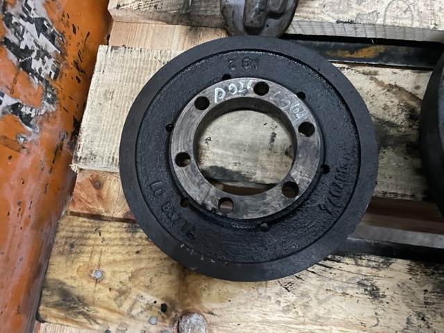 Liebherr d926 ti-e tłumik drgań koło Pasowe i inne części - גל ארכובה עבור מכונת בנייה: תמונה 2 Liebherr d926 ti-e tłumik drgań koło Pasowe i inne części - גל ארכובה עבור מכונת בנייה: תמונה 2