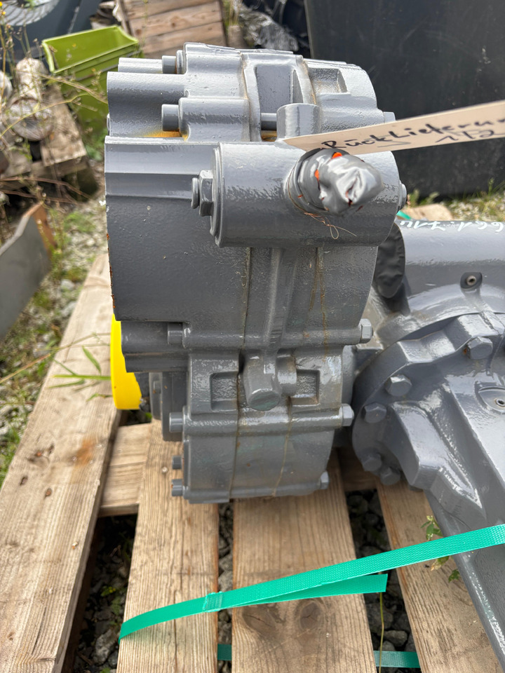 MT-L 3015-II Półoś Przegub Krzyżaki CZĘŚCI - גל הנעה עבור מכונה חקלאית: תמונה 1 MT-L 3015-II Półoś Przegub Krzyżaki CZĘŚCI - גל הנעה עבור מכונה חקלאית: תמונה 1