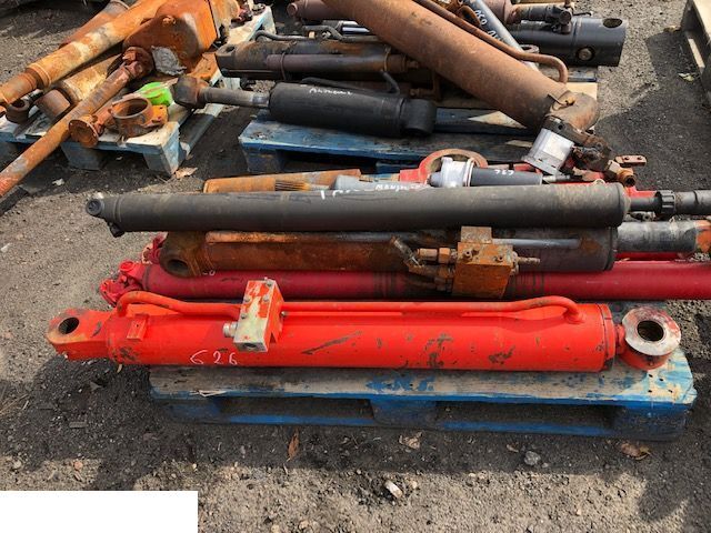 Manitou 628 - Siłownik Hydrauliczny - צילינדר הידרולי עבור מכונה חקלאית: תמונה 2 Manitou 628 - Siłownik Hydrauliczny - צילינדר הידרולי עבור מכונה חקלאית: תמונה 2