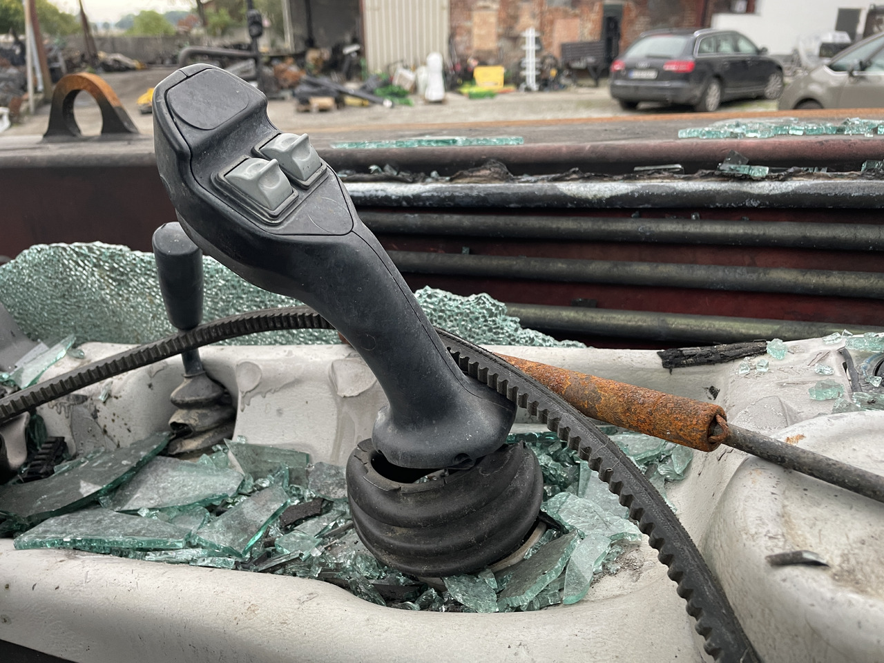 Manitou MLT 634 - joystick - תא ופנים הרכב עבור ציוד לטיפול בחומרים: תמונה 1 Manitou MLT 634 - joystick - תא ופנים הרכב עבור ציוד לטיפול בחומרים: תמונה 1