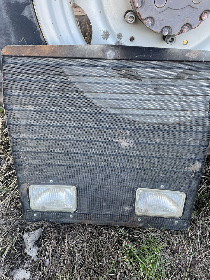 Massey Fergusson 3690 - grill - גריל עבור מכונה חקלאית: תמונה 1 Massey Fergusson 3690 - grill - גריל עבור מכונה חקלאית: תמונה 1