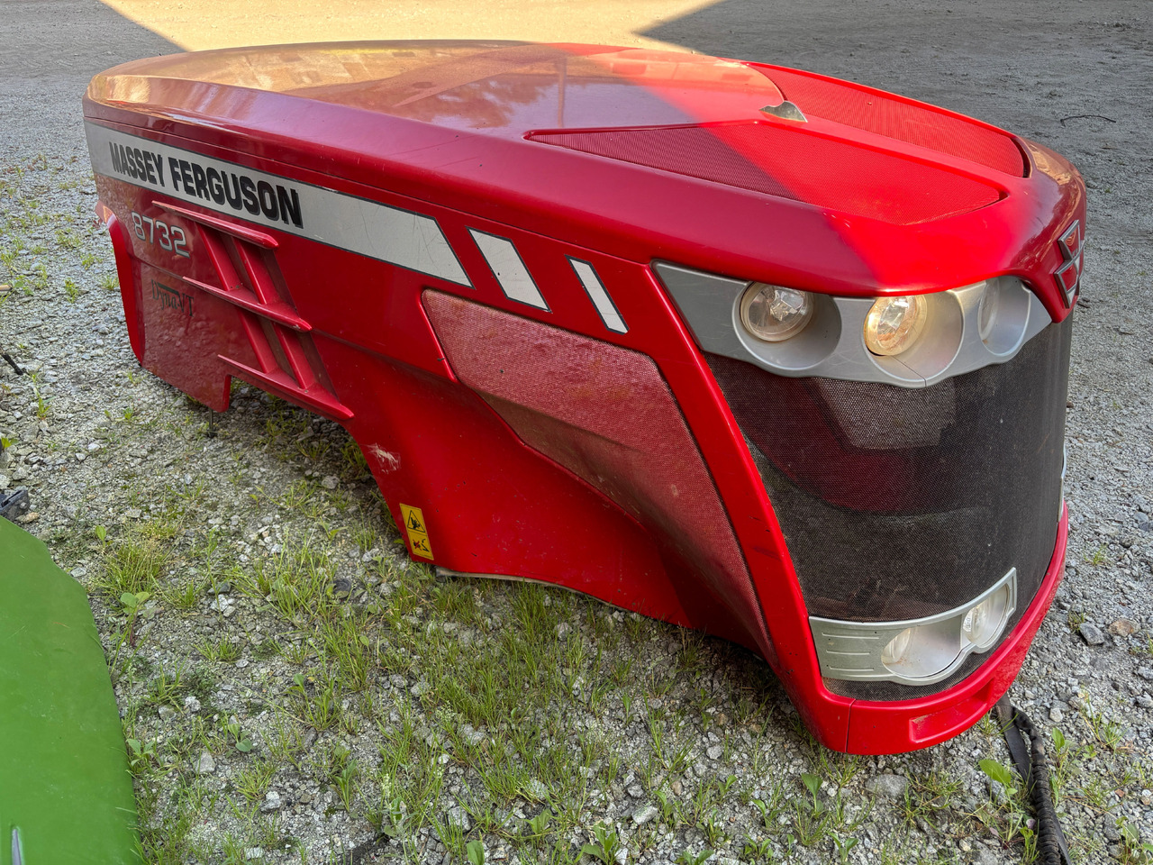 Massey Fergusson 8732 Dyna-VT - maska silnika - מכסה מנוע עבור טרקטור חקלאי: תמונה 2 Massey Fergusson 8732 Dyna-VT - maska silnika - מכסה מנוע עבור טרקטור חקלאי: תמונה 2