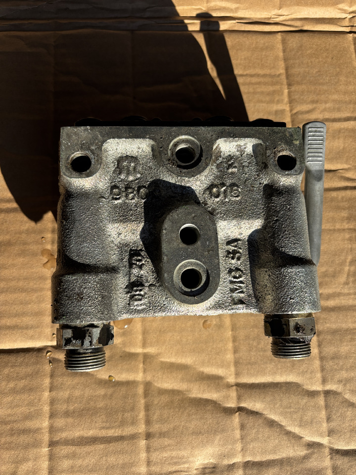 Massey Fergusson - zawór gniazdo hydrauliczne 3796260M1 ACP0307080 - שסתום הידרולי עבור מכונה חקלאית: תמונה 2 Massey Fergusson - zawór gniazdo hydrauliczne 3796260M1 ACP0307080 - שסתום הידרולי עבור מכונה חקלאית: תמונה 2