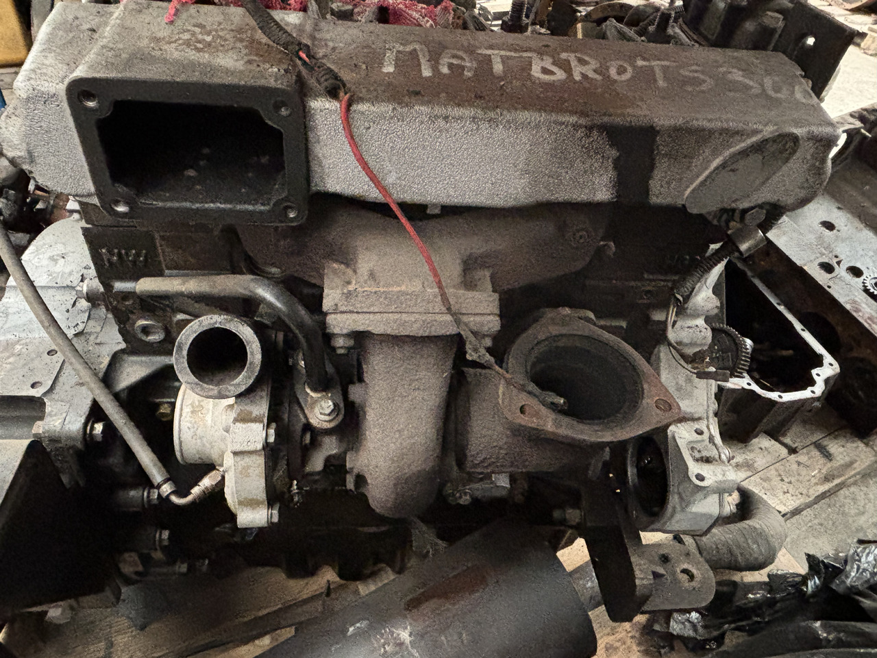 Matbro TS 300 Silnik Blok Kolektor Klawiatura Miska Olejowa Koło Pasowe CZĘŚCI - מנוע וחלקים עבור מכונה חקלאית: תמונה 3 Matbro TS 300 Silnik Blok Kolektor Klawiatura Miska Olejowa Koło Pasowe CZĘŚCI - מנוע וחלקים עבור מכונה חקלאית: תמונה 3