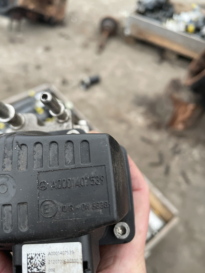 Mercedes Cummins Detroit - dozownik DEF - A0001407539 A0001405139 - מערכת פליטה עבור מכונת בנייה: תמונה 2 Mercedes Cummins Detroit - dozownik DEF - A0001407539 A0001405139 - מערכת פליטה עבור מכונת בנייה: תמונה 2