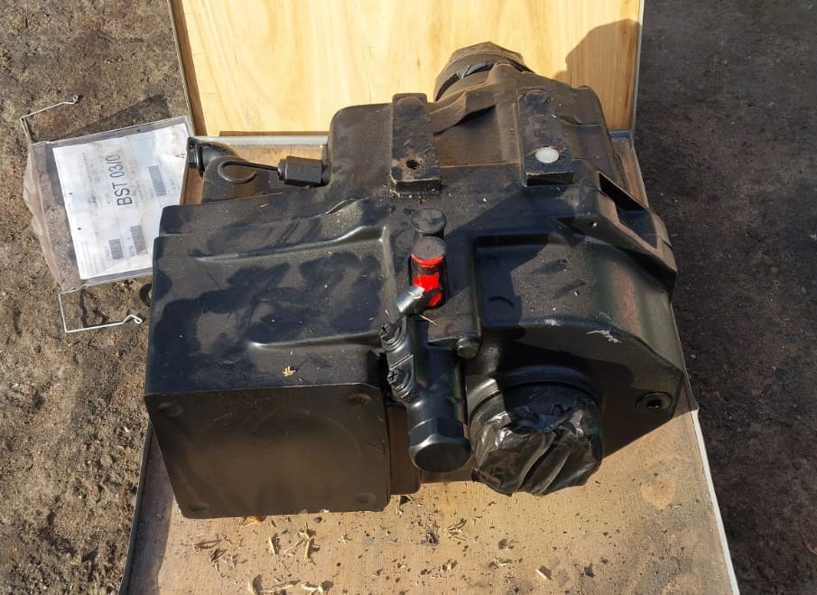 NAF BST 03/0 04 Skrzynia Biegów Ponsse Ergo Komatsu NOWA - תיבת הילוכים עבור מכונה חקלאית: תמונה 1 NAF BST 03/0 04 Skrzynia Biegów Ponsse Ergo Komatsu NOWA - תיבת הילוכים עבור מכונה חקלאית: תמונה 1