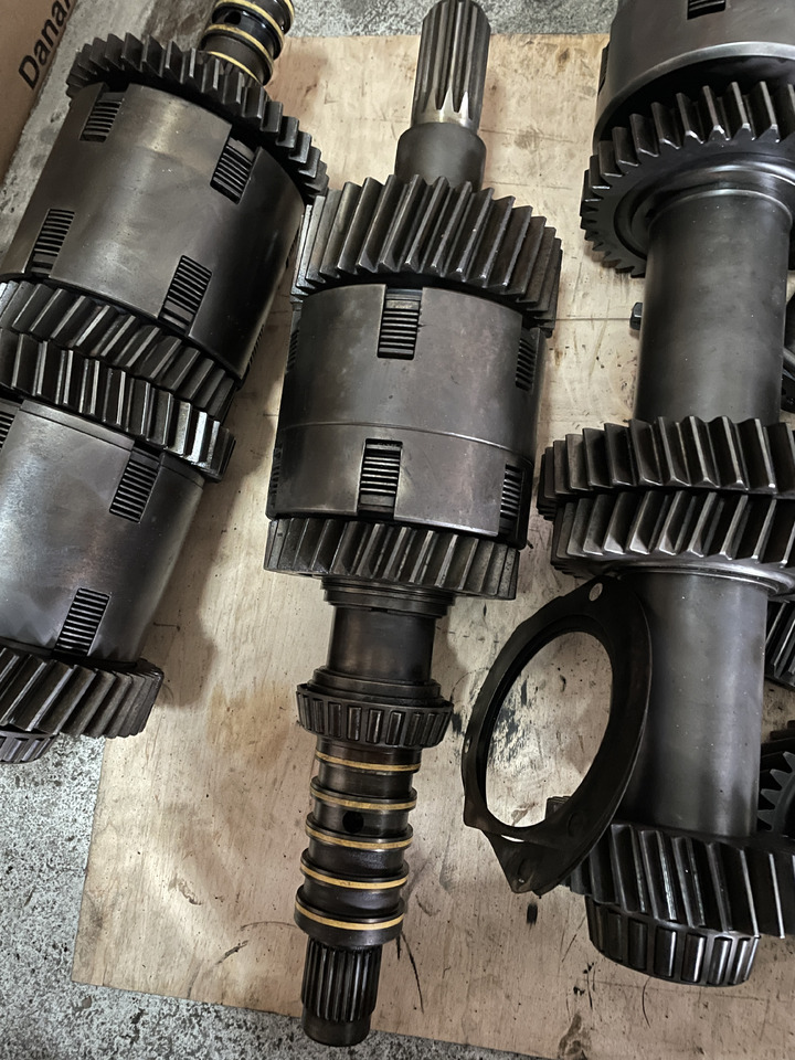 New Holland T8 Case Magnum - kosze skrzyni biegów - תיבת הילוכים וחלקים עבור מכונה חקלאית: תמונה 2 New Holland T8 Case Magnum - kosze skrzyni biegów - תיבת הילוכים וחלקים עבור מכונה חקלאית: תמונה 2