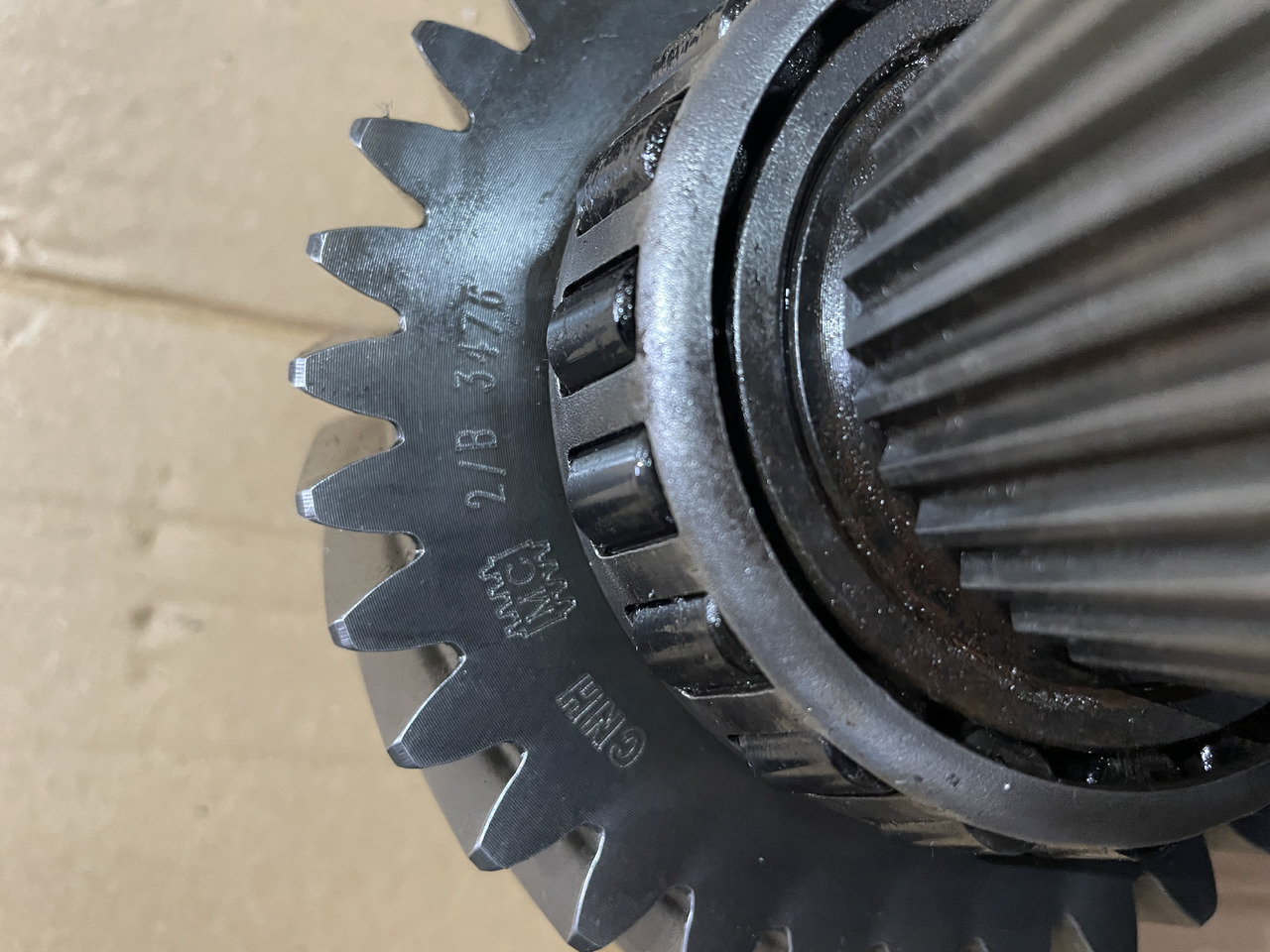 New Holland T8 Case Magnum - wałek skrzyni biegów 2/B 3476 - תיבת הילוכים וחלקים עבור מכונה חקלאית: תמונה 1 New Holland T8 Case Magnum - wałek skrzyni biegów 2/B 3476 - תיבת הילוכים וחלקים עבור מכונה חקלאית: תמונה 1