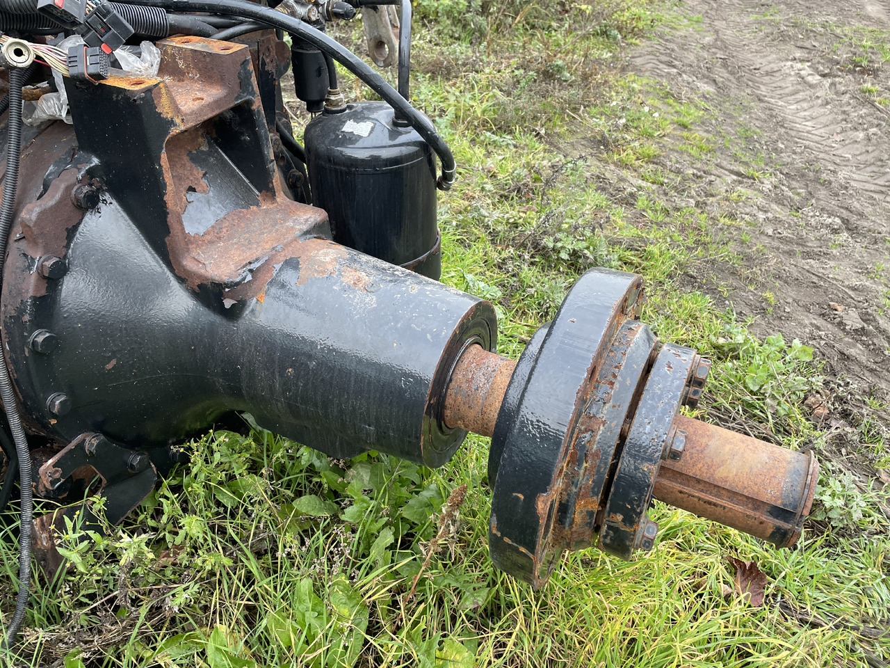 New Holland T8040 Case Magnum 310 - części - obudowa osi 87367552 - סרן וחלקים עבור טרקטור חקלאי: תמונה 1 New Holland T8040 Case Magnum 310 - części - obudowa osi 87367552 - סרן וחלקים עבור טרקטור חקלאי: תמונה 1