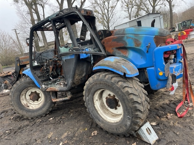 New holland LM410 - LM420 - LM435 - מפעיל טלסקופי: תמונה 2 New holland LM410 - LM420 - LM435 - מפעיל טלסקופי: תמונה 2