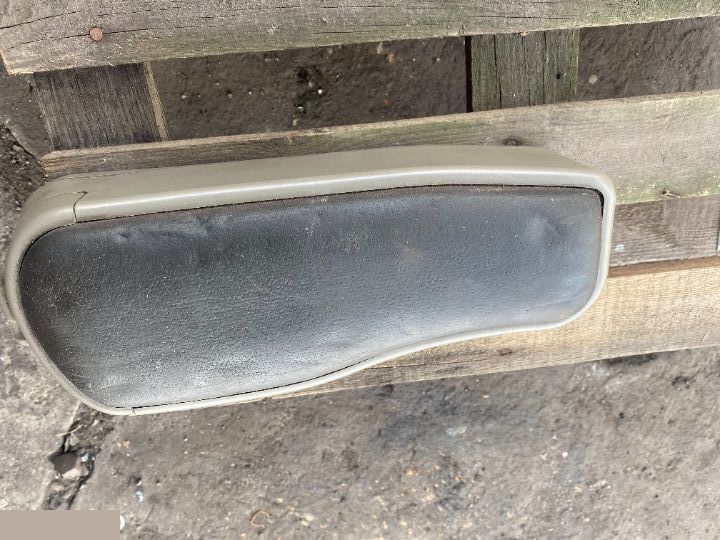 Podłokietnik - מושב עבור מכונה חקלאית: תמונה 1 Podłokietnik - מושב עבור מכונה חקלאית: תמונה 1